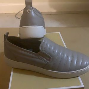 Slip on sneakers- pearl grey
